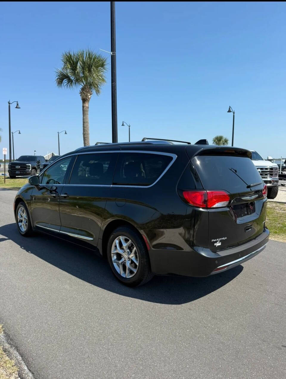Black 2018 Chrysler Pacifica Limited Limited 4dr Mini-Van 2