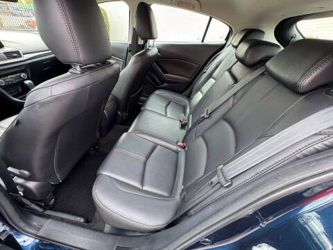 2018 Mazda MAZDA3 Touring