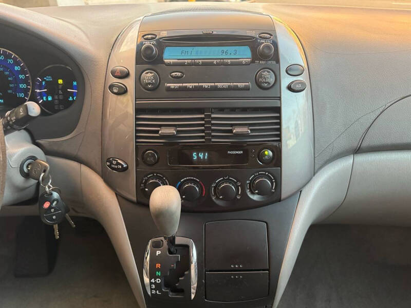 2006 Toyota Sienna LE 7 Passenger