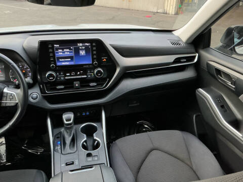 2022 Toyota Highlander LE