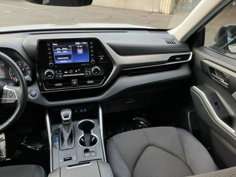 2022 Toyota Highlander LE