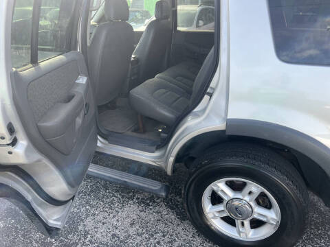 2004 Ford Explorer XLS