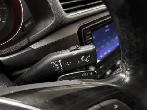 2017 Volkswagen Passat 1.8T R-Line