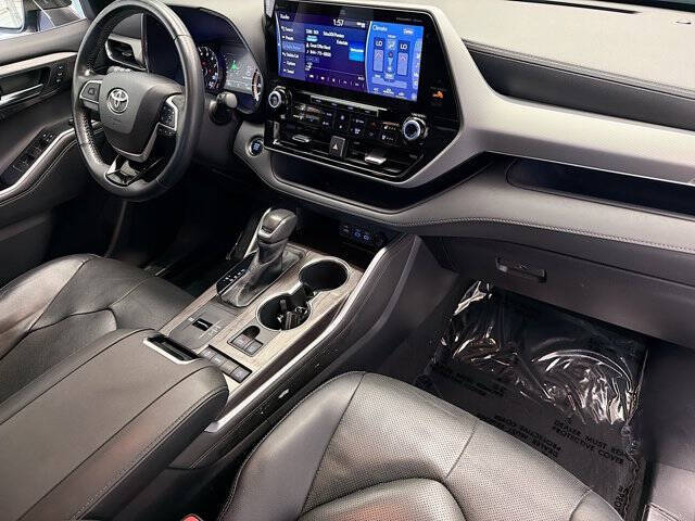 2022 Toyota Highlander Platinum