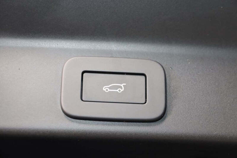 2024 Jaguar F-PACE SVR