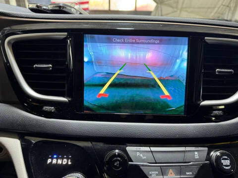 2017 Chrysler Pacifica Touring-L