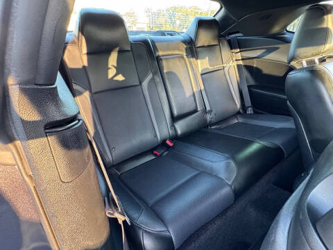 2017 Dodge Challenger SXT Plus