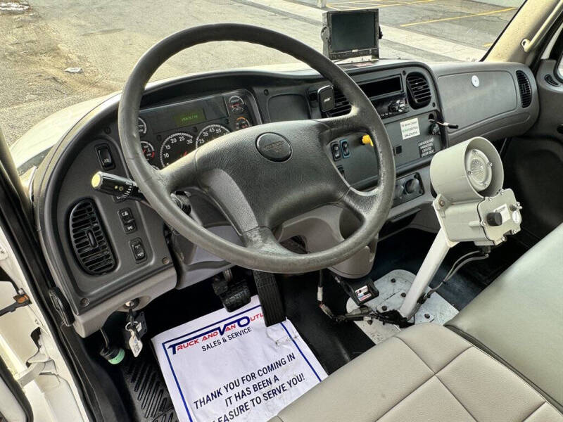2019 Freightliner M2 106