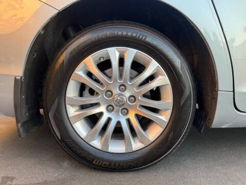 2013 Toyota Sienna XLE 7-Passenger Auto Access Seat