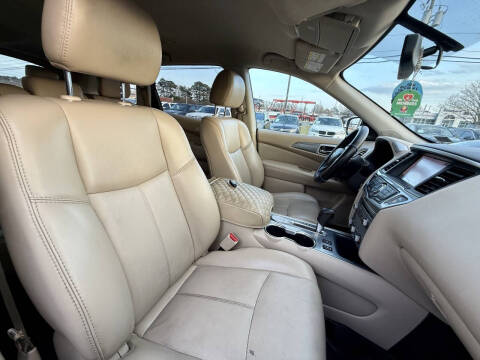 2017 Nissan Pathfinder SL