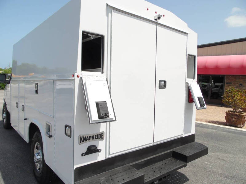 2025 Ford E-350
