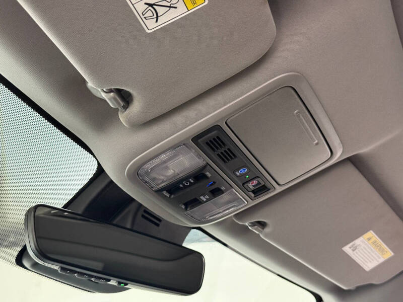 2019 Honda Pilot Touring w/Rear Captain's Chairs