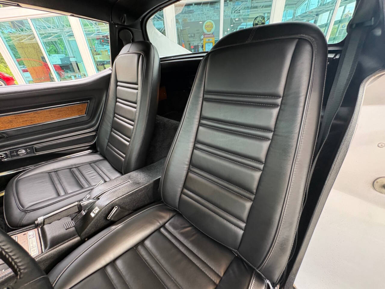 1976 Chevrolet Corvette 26