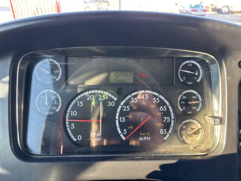 2005 Freightliner M2 106