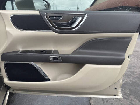 2017 Lincoln Continental Premiere