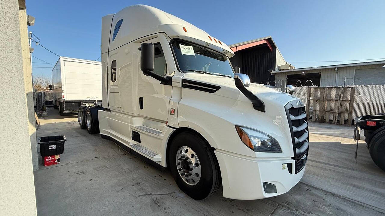 2021 Freightliner Cascadia for sale at KING TRUCK TRAILER SALES in Bakersfield, CA