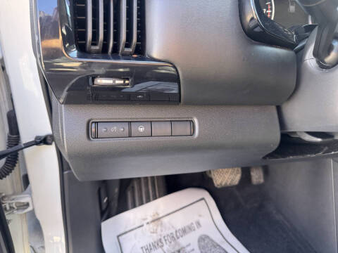 2022 Nissan Pathfinder SV