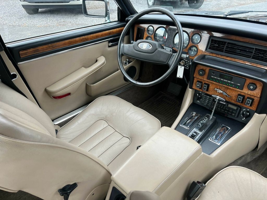 1985 Jaguar XJ-Series 27