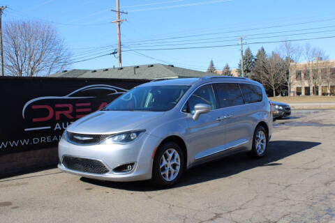 2017 Chrysler Pacifica Touring-L Plus