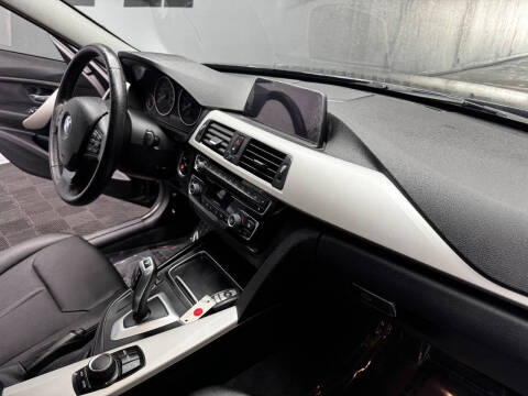 2018 BMW 3 Series 320i