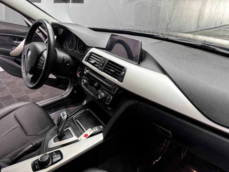 2018 BMW 3 Series 320i