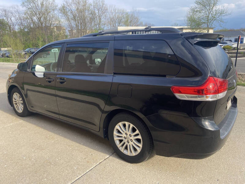 Image 4 of 2013 Toyota Sienna XLE 8-Passenger