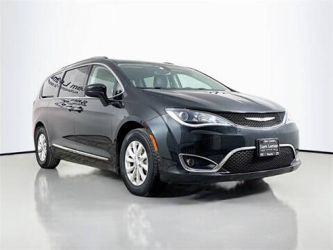 2019 Chrysler Pacifica for sale at Sam Leman Chrysler Jeep Dodge of Peoria in Peoria IL