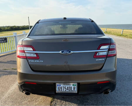 2015 Ford Taurus