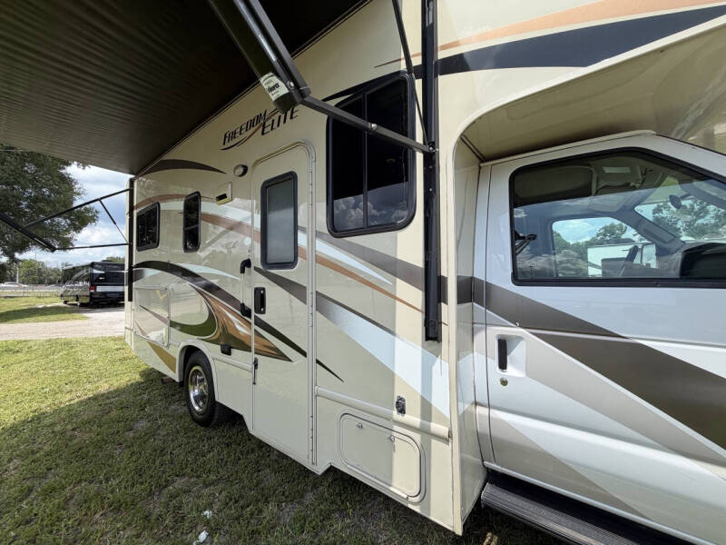 2017 Thor Motor Coach Freedom Elite