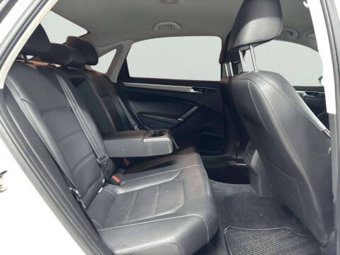 2017 Volkswagen Passat 1.8T R-Line