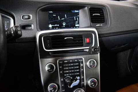 2015 Volvo V60 Cross Country T5