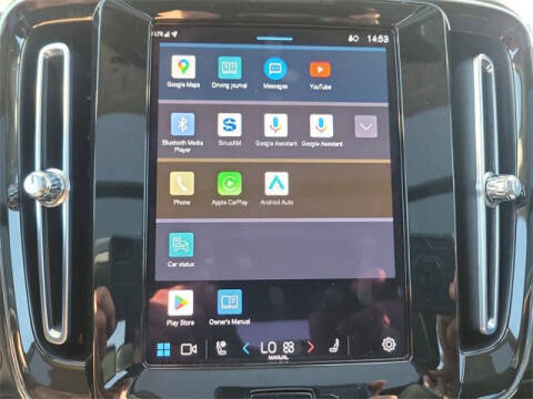 2023 Volvo XC40 B5 Plus Dark Theme