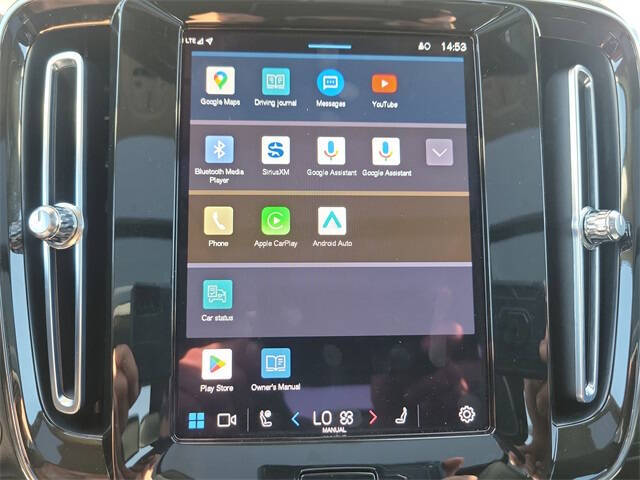 2023 Volvo XC40 B5 Plus Dark Theme