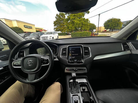 2016 Volvo XC90 T6 Momentum