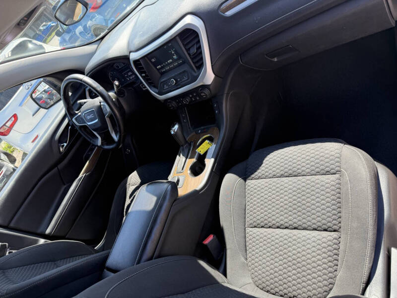 2017 GMC Acadia SLE-2