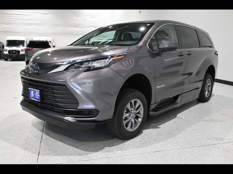 2023 Toyota Sienna LE 8-Passenger