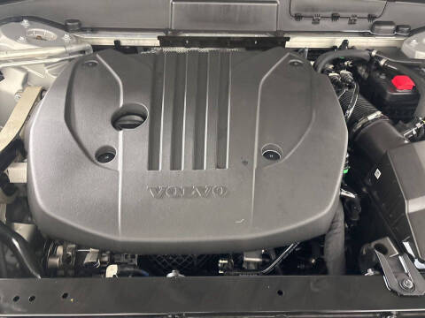 2024 Volvo XC60 B5 Core Dark Theme