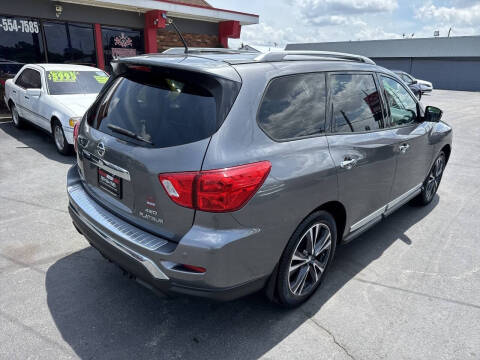 2017 Nissan Pathfinder Platinum