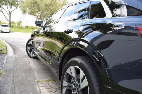 2022 Audi e-tron quattro Premium