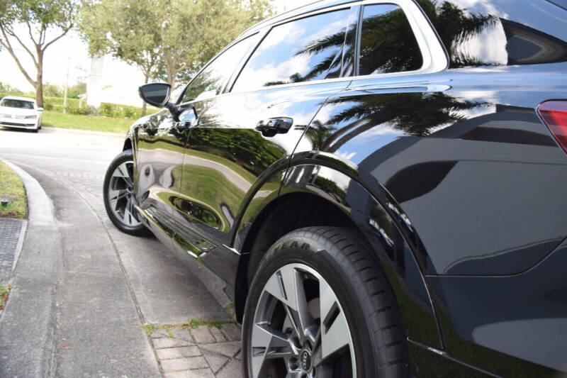 2022 Audi e-tron quattro Premium