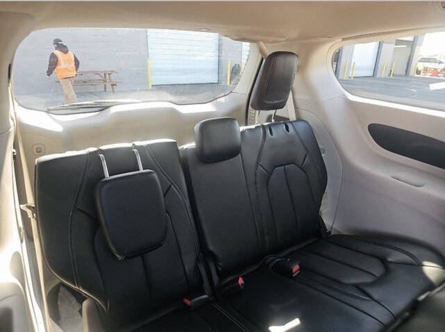 2024 Chrysler Pacifica Touring L