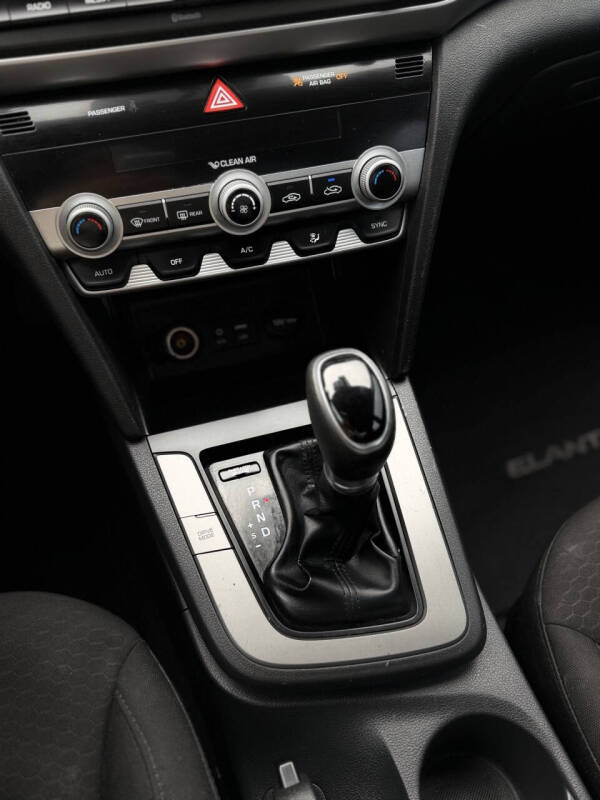 2020 Hyundai Elantra SE