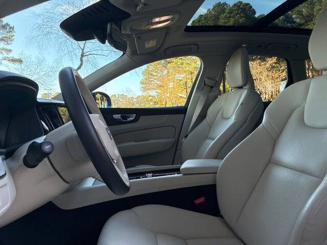 2023 Volvo XC60 B5 Plus Bright Theme