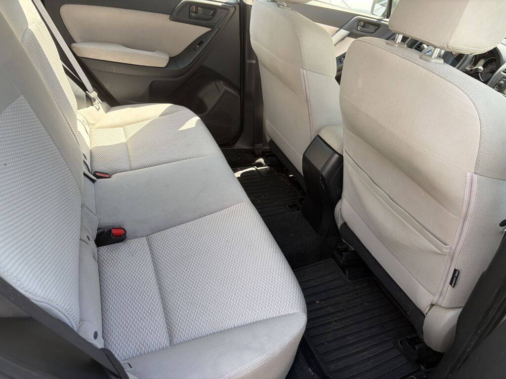 White 2015 Subaru Forester 2.5i AWD 2.5i 4dr Wagon CVT 14