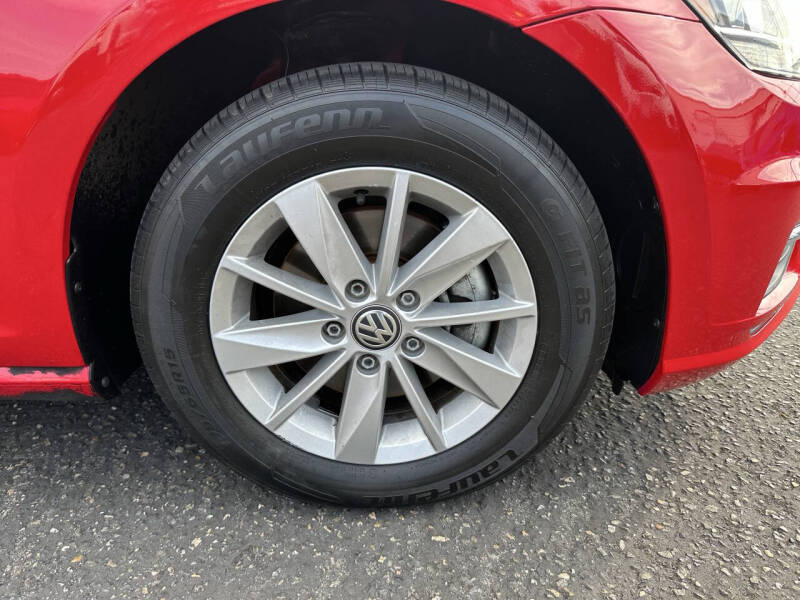 2019 Volkswagen Golf SE