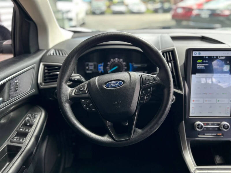 2022 Ford Edge SE