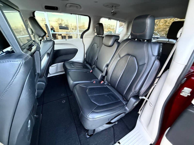 2017 Chrysler Pacifica Touring-L Plus