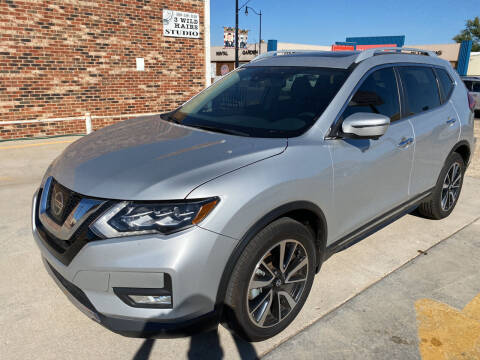 2017 Nissan Rogue for sale at Tiger Auto Sales in Guymon OK