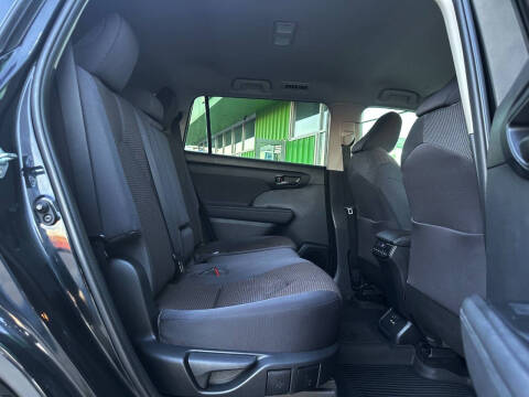 2020 Toyota Highlander LE