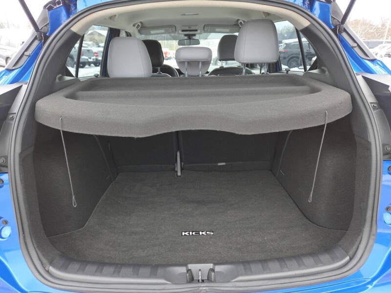 2023 Nissan Kicks SR